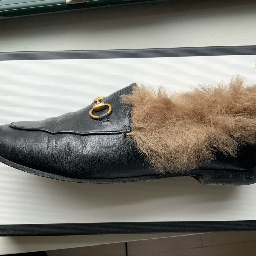 Gucci Black Moccasins with Fur and Gold Detail - Picture 2 of 4